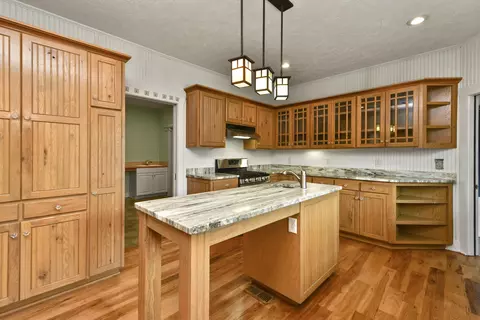 Kitchen - 1425 E Lark St, Ozark, MO 65721 photo 3 of 8