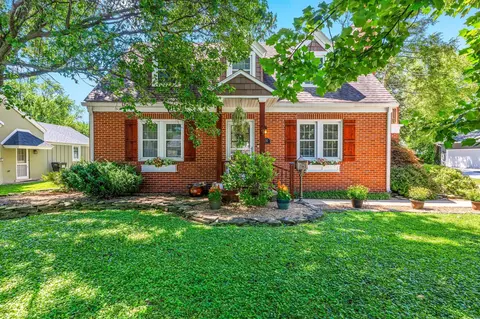 626 E Kingsbury St, Springfield, MO 65807 photo 2