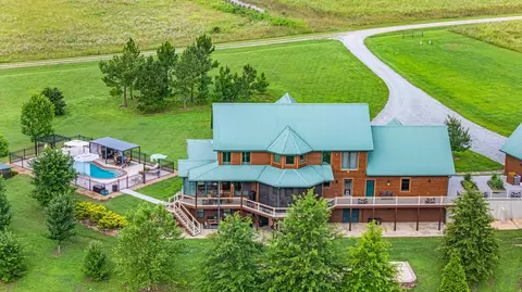 644 Northfork Village Rd, Tecumseh, MO 65760