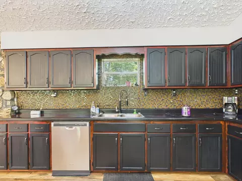 Kitchen - 44469 State Hwy Am, Cabool, MO 65689 photo 2 of 3