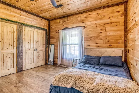 Bedroom - 32103 State Highway 413, Galena, MO 65656 photo 4 of 7
