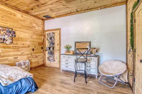 Bedroom - 32103 State Highway 413, Galena, MO 65656 photo 5 of 7