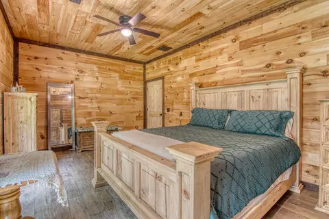 Bedroom - 32103 State Highway 413, Galena, MO 65656 photo 3 of 7
