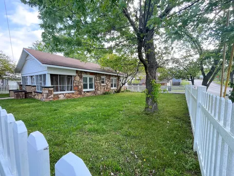 220 Preacher Roe Blvd, West Plains, MO 65775