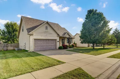 1010 E Cobblestone Dr, Ozark, MO 65721 photo 2