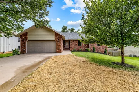 808 N 13th St, Ozark, MO 65721 photo 2