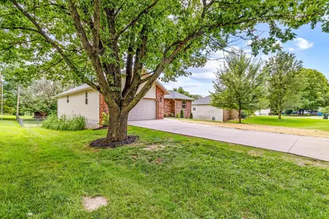 808 N 13th St, Ozark, MO 65721 photo 3