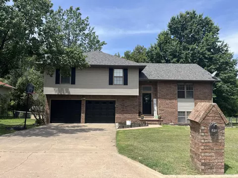 829 Rosemary Ave, Aurora, MO 65605