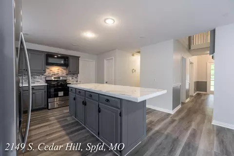 Entry Way - 2149 S Cedar Hill Ave, Springfield, MO 65809 photo 5 of 14