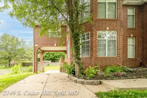 Exterior - 2149 S Cedar Hill Ave, Springfield, MO 65809 photo 6 of 13