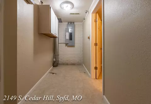 Entry Way - 2149 S Cedar Hill Ave, Springfield, MO 65809 photo 12 of 14