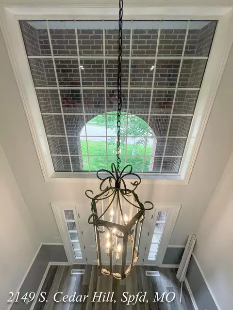 Entry Way - 2149 S Cedar Hill Ave, Springfield, MO 65809 photo 4 of 14