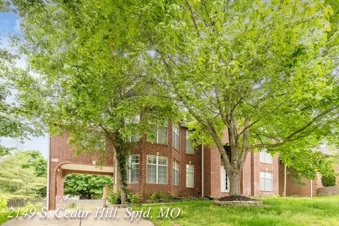 Exterior - 2149 S Cedar Hill Ave, Springfield, MO 65809 photo 4 of 13