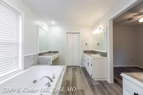 Bath - 2149 S Cedar Hill Ave, Springfield, MO 65809 photo 5 of 13