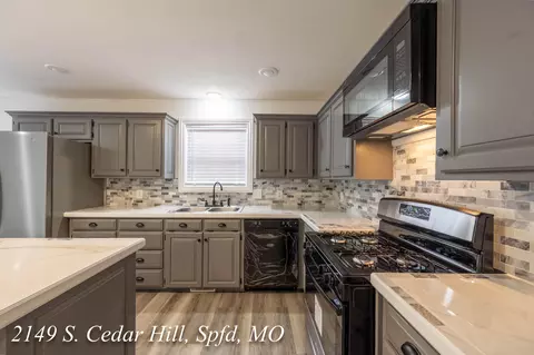 Kitchen - 2149 S Cedar Hill Ave, Springfield, MO 65809 photo 2 of 6