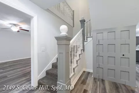 Entry Way - 2149 S Cedar Hill Ave, Springfield, MO 65809 photo 6 of 14