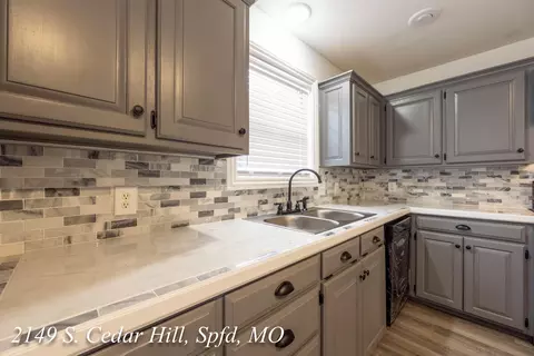 Kitchen - 2149 S Cedar Hill Ave, Springfield, MO 65809 photo 4 of 6