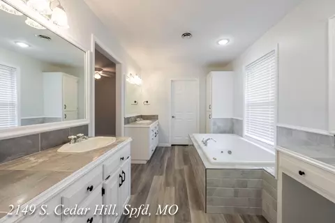 Bath - 2149 S Cedar Hill Ave, Springfield, MO 65809 photo 3 of 13