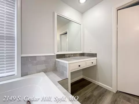 Bath - 2149 S Cedar Hill Ave, Springfield, MO 65809 photo 6 of 13