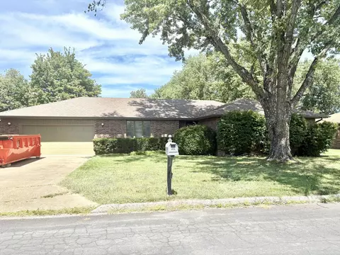 813 E 16th St, Mountain Grove, MO 65711 photo 1