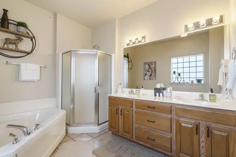 Bath - 1081 Golf Dr #6, Branson West, MO 65737 photo 1 of 4