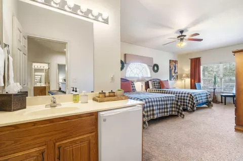 Bedroom - 1081 Golf Dr #6, Branson West, MO 65737 photo 4 of 7