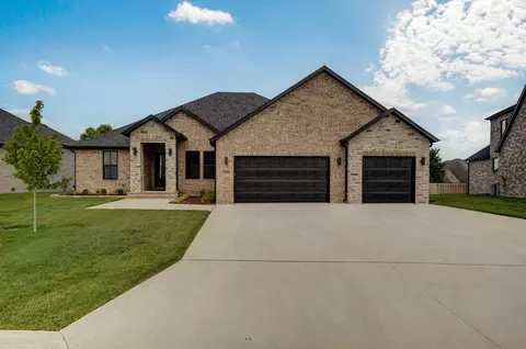 1698 N Marlowe Ave, Springfield, MO 65802