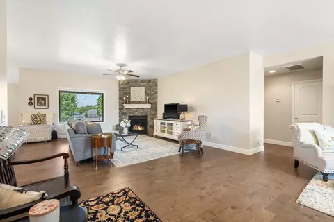 4427 E Kentbrook Dr, Springfield, MO 65802 photo 3
