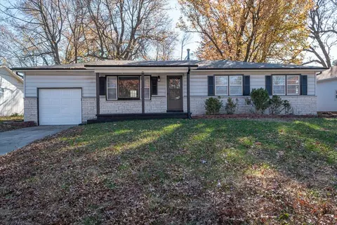 2918 E Bergman St, Springfield, MO 65802 photo 1