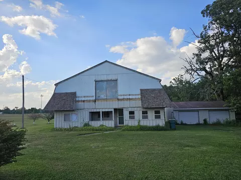 15 W Prospect St, Aurora, MO 65605