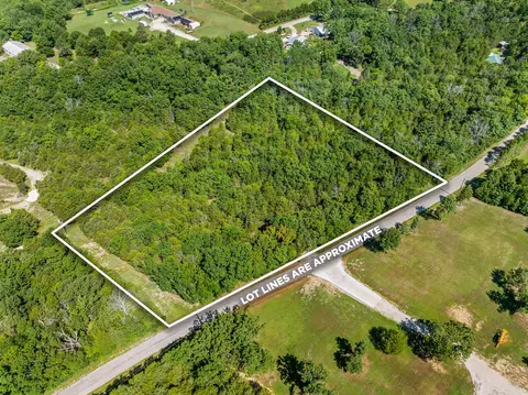 000 Newport Rd, Walnut Shade, MO 65771