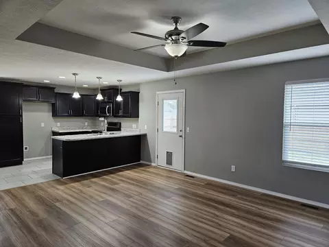 393 W Grace St, Republic, MO 65738 photo 4