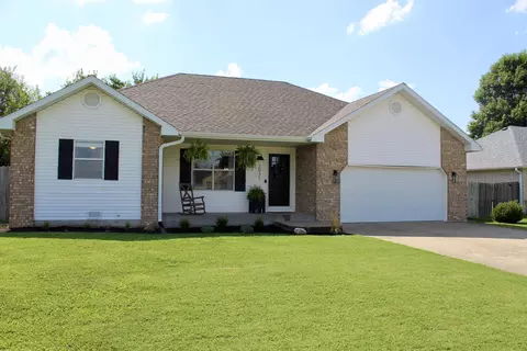 2921 Grant Ave, Bolivar, MO 65613