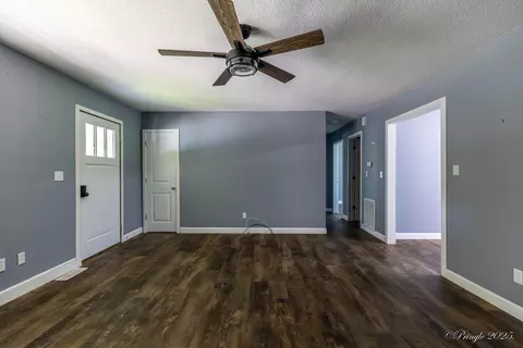 Living - 46 Hillcrest Rd, Mammoth Spring, AR 72554 photo 2 of 2