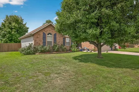 204 E Cypress St, Clever, MO 65631 photo 2