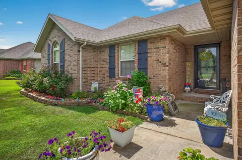 204 E Cypress St, Clever, MO 65631 photo 4