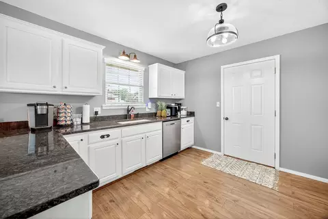 204 E Cypress St, Clever, MO 65631 photo 9