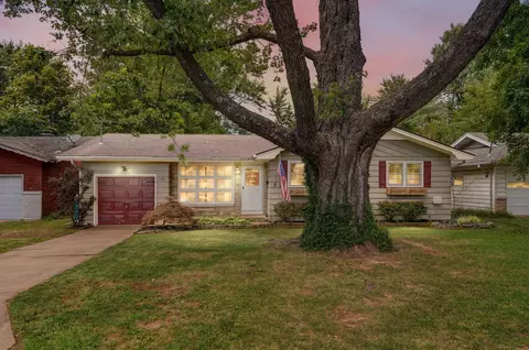 215 W Kingsbury St, Springfield, MO 65807 photo 1