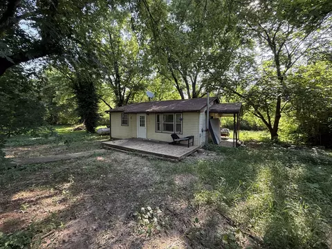 7602 Maple St, Birch Tree, MO 65438