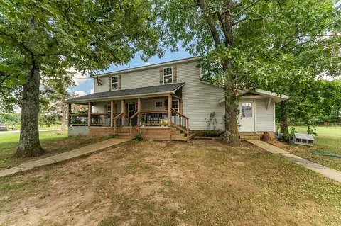 1311 W Clinton Ave, Seymour, MO 65746