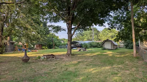 908 Tyler St, Aurora, MO 65605 photo 3