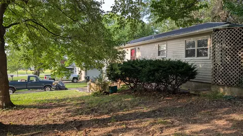 908 Tyler St, Aurora, MO 65605 photo 2