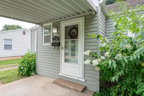 2546 W Walnut St, Springfield, MO 65806 photo 5