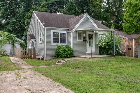 2546 W Walnut St, Springfield, MO 65806 photo 2