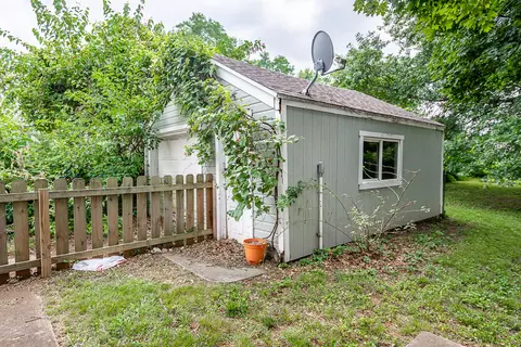 2546 W Walnut St, Springfield, MO 65806 photo 7