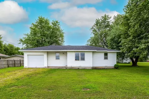 114 E Hyde St, Seymour, MO 65746 photo 1
