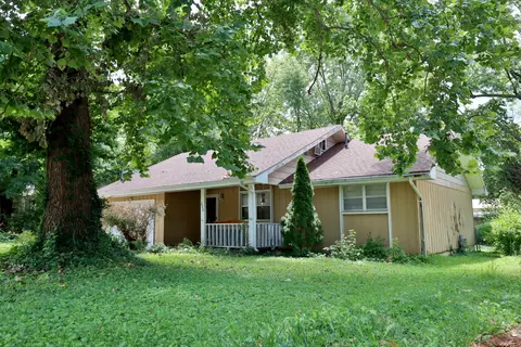 220 E Berkeley St, Springfield, MO 65807