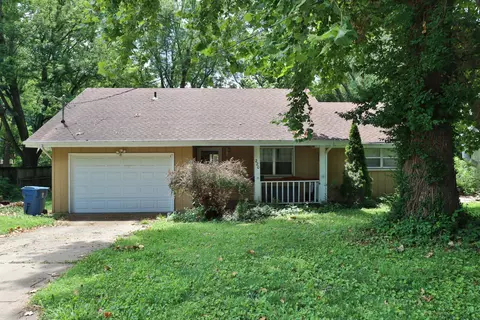 Exterior - 220 E Berkeley St, Springfield, MO 65807 photo 2 of 11