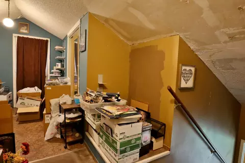 Entry Way - 220 E Berkeley St, Springfield, MO 65807 photo 4 of 4