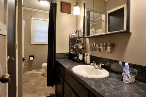 Bath - 220 E Berkeley St, Springfield, MO 65807 photo 3 of 6
